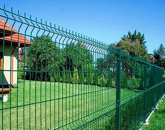 Заборы из сетки. Отличительные особенности Заборы из сетки. Отличительные особенности